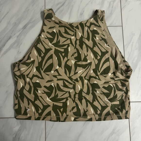 Old Navy PowerChill XL Women's Green and Tan Patterned Top - Picture 2 of 6